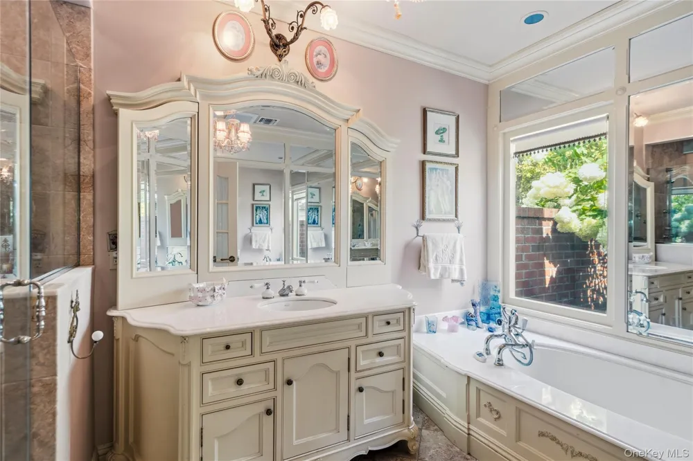 264 Sparrow Drive Manhasset, NY 11030