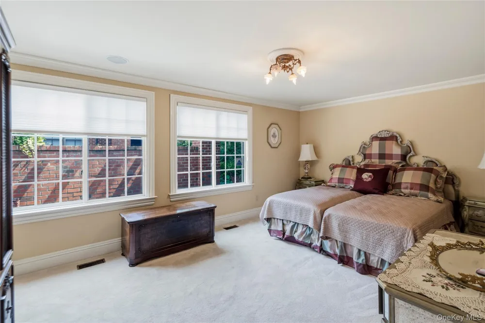 264 Sparrow Drive Manhasset, NY 11030