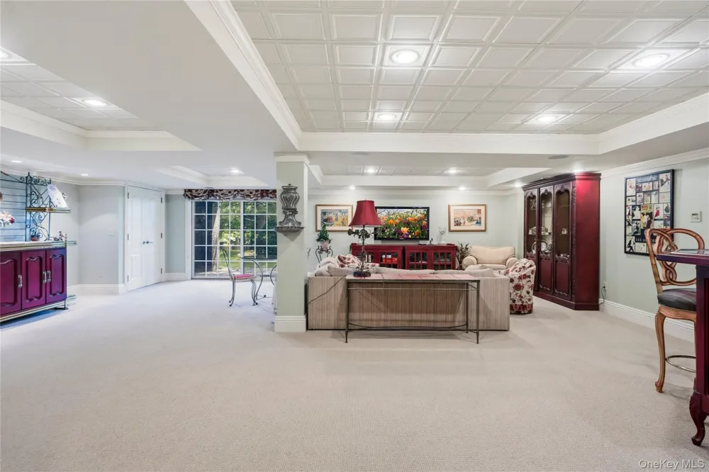 264 Sparrow Drive Manhasset, NY 11030