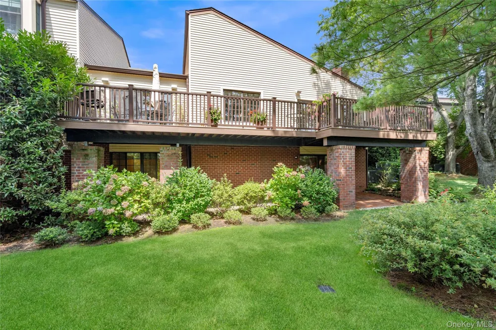 264 Sparrow Drive Manhasset, NY 11030