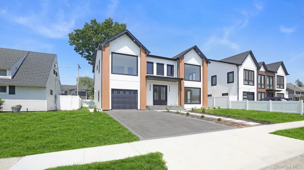 25 Red Maple Drive Wantagh, NY 11793