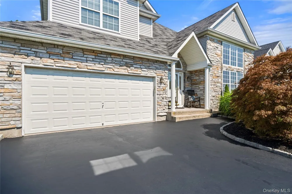48 Peachtree Court Holtsville, NY 11742