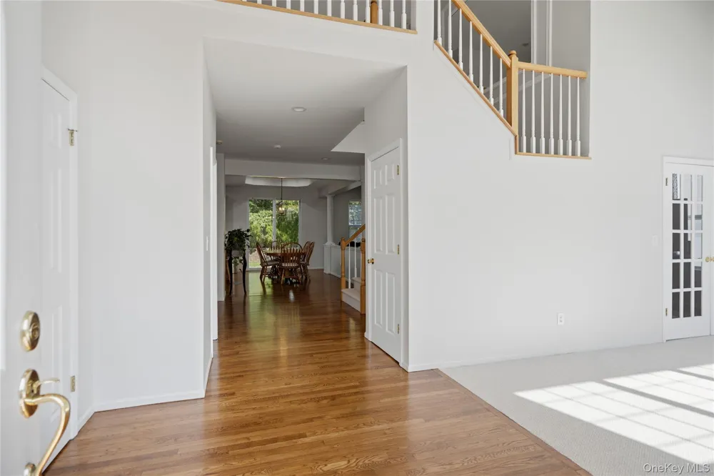 48 Peachtree Court Holtsville, NY 11742
