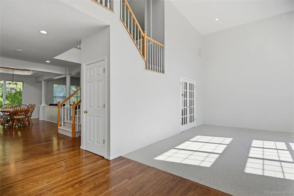 48 Peachtree Court Holtsville, NY 11742