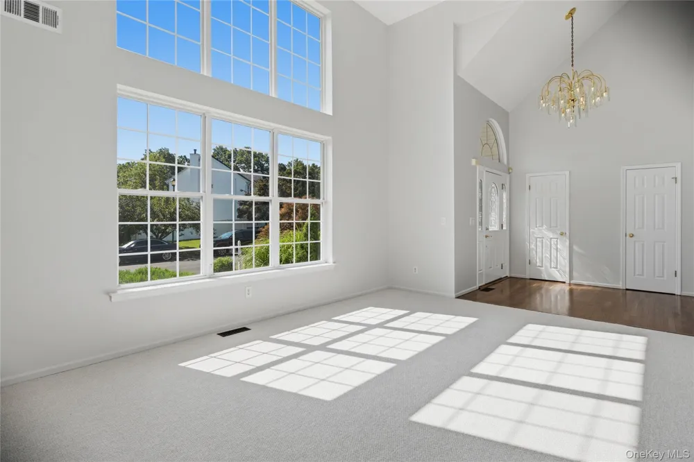48 Peachtree Court Holtsville, NY 11742