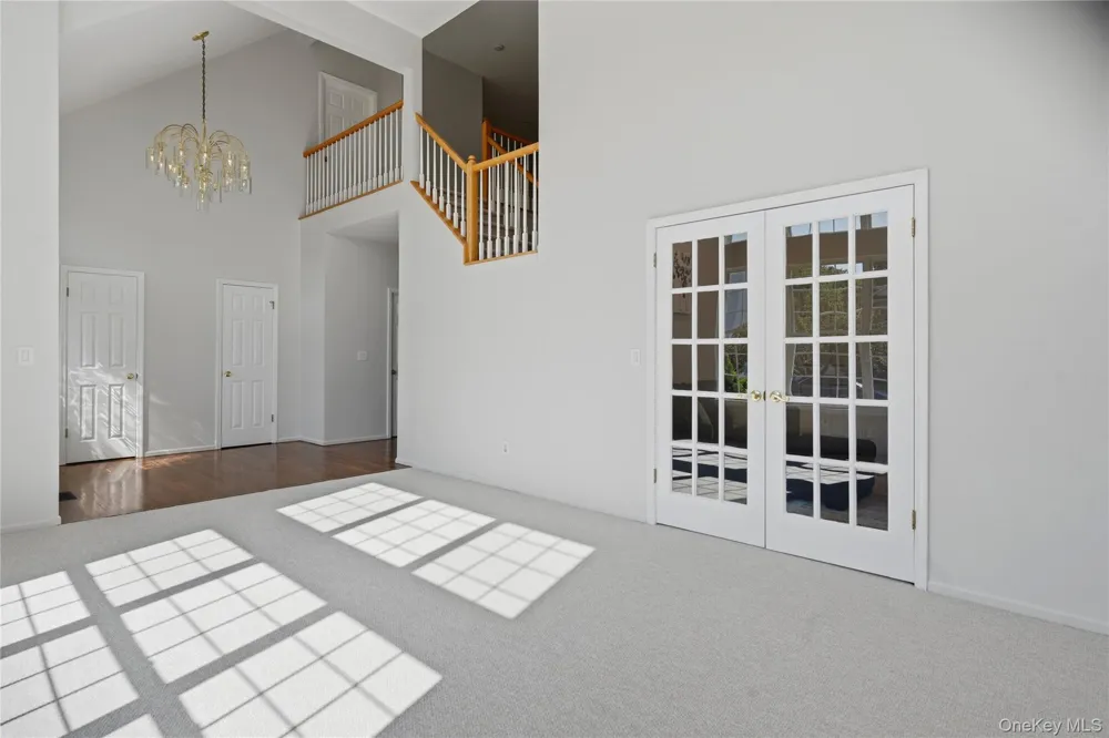 48 Peachtree Court Holtsville, NY 11742