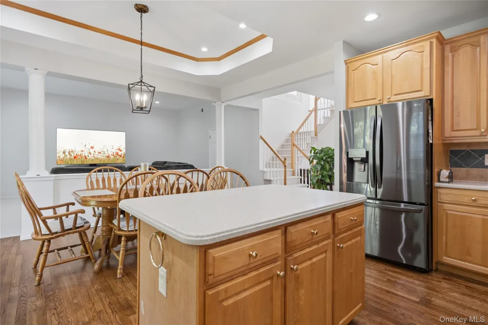 48 Peachtree Court Holtsville, NY 11742