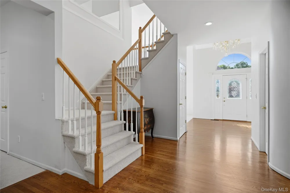 48 Peachtree Court Holtsville, NY 11742