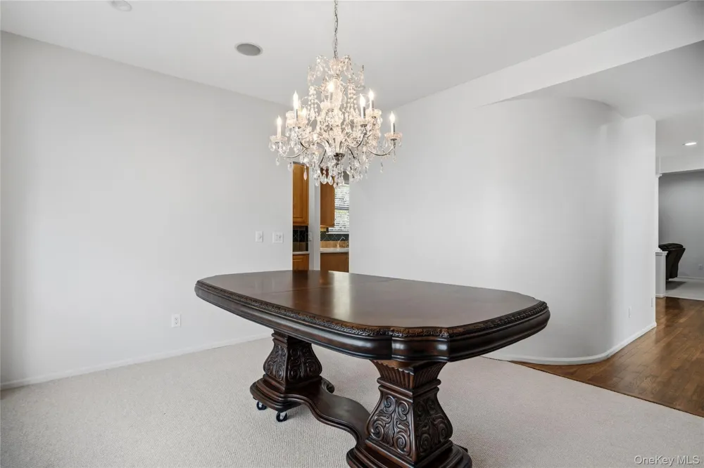 48 Peachtree Court Holtsville, NY 11742