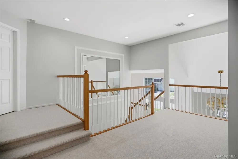 48 Peachtree Court Holtsville, NY 11742