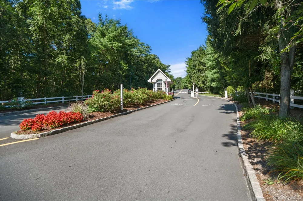 48 Peachtree Court Holtsville, NY 11742