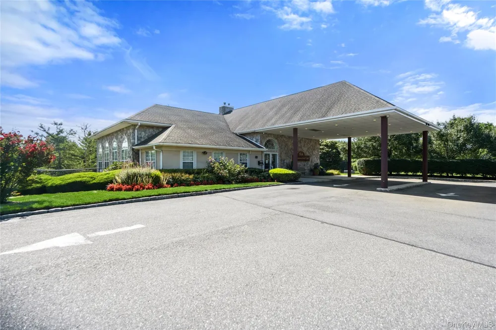 48 Peachtree Court Holtsville, NY 11742