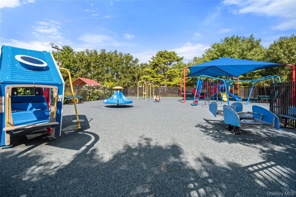 48 Peachtree Court Holtsville, NY 11742