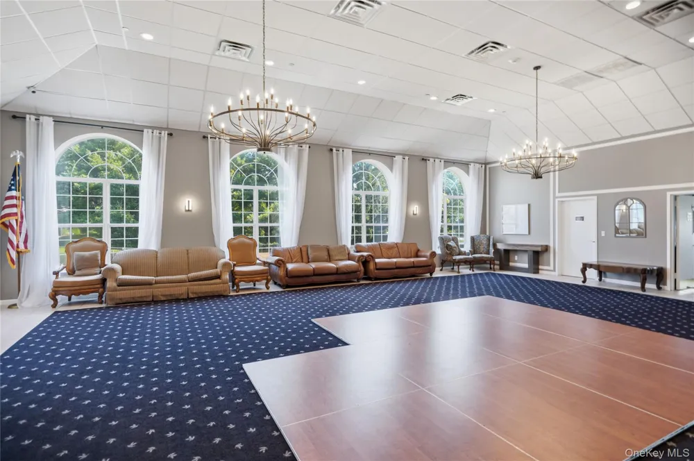 48 Peachtree Court Holtsville, NY 11742