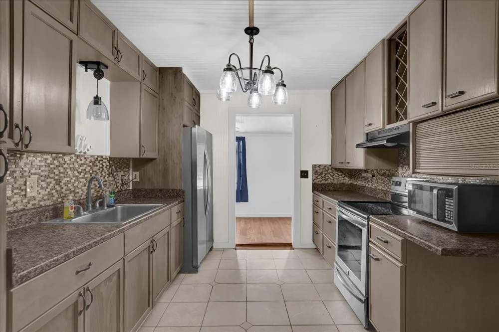 14043 TENNESSEE AVENUE Astatula, FL 34705