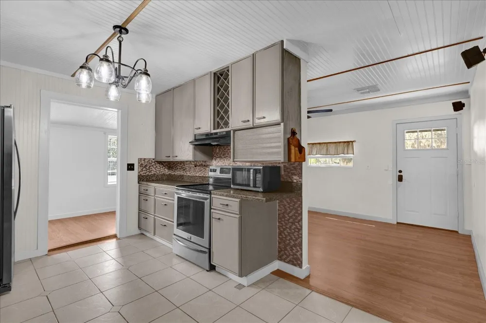 14043 TENNESSEE AVENUE Astatula, FL 34705