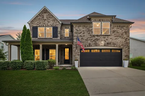 2012 Devonwood Ln