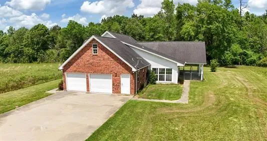 289 County Road 812 Buna, TX 77612