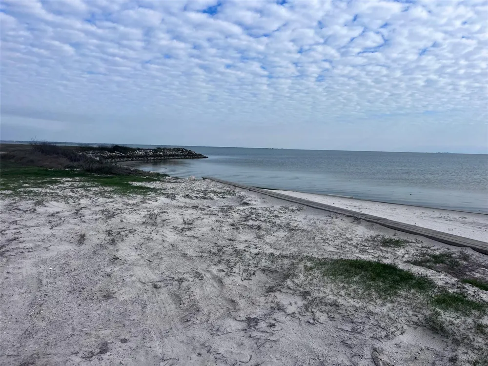 3368 Bay Point Palacios, TX 77465