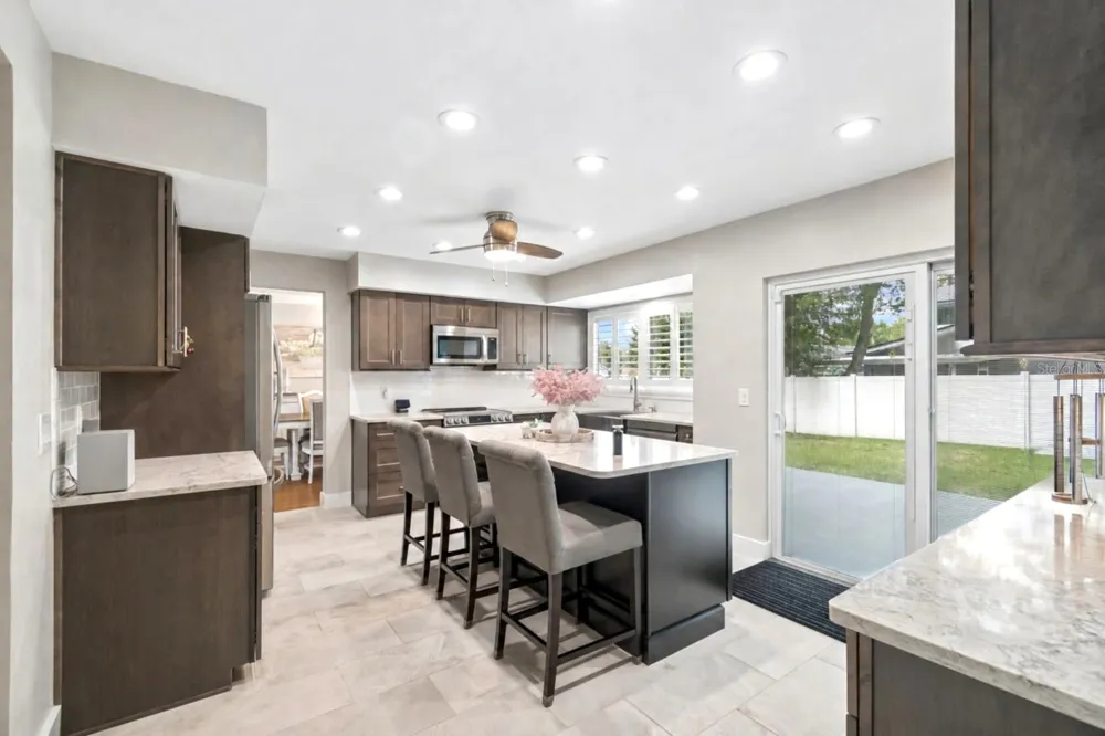 3133 W IDLEWILD AVENUE Tampa, FL 33614