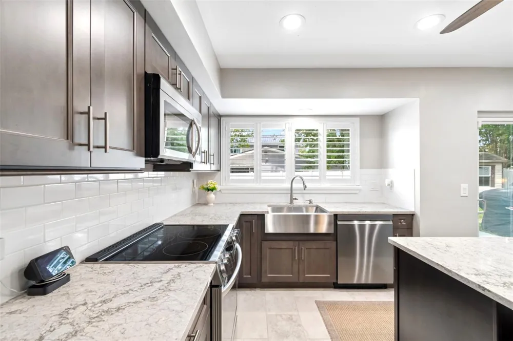 3133 W IDLEWILD AVENUE Tampa, FL 33614