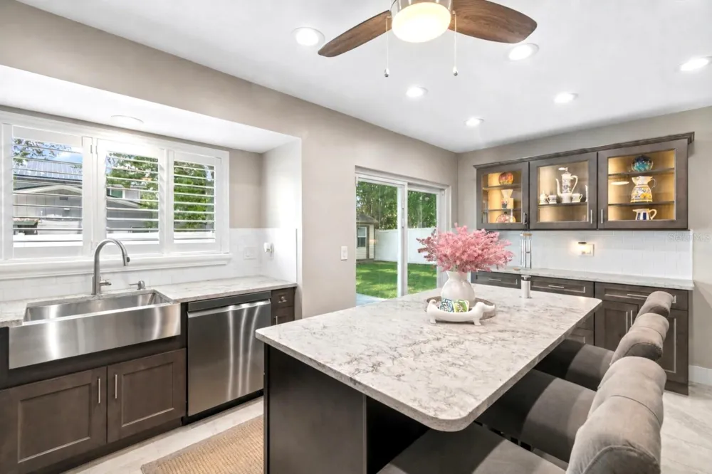 3133 W IDLEWILD AVENUE Tampa, FL 33614
