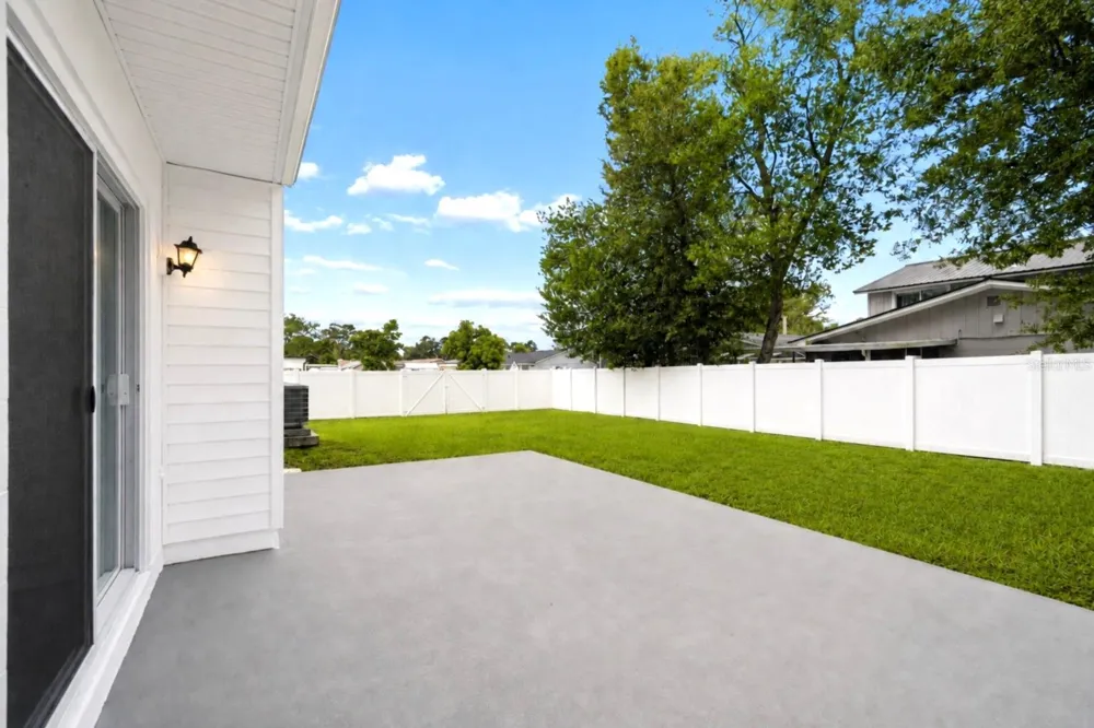 3133 W IDLEWILD AVENUE Tampa, FL 33614