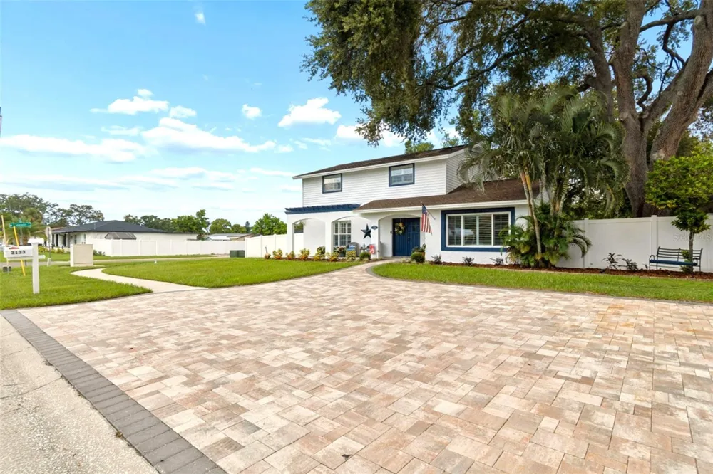3133 W IDLEWILD AVENUE Tampa, FL 33614