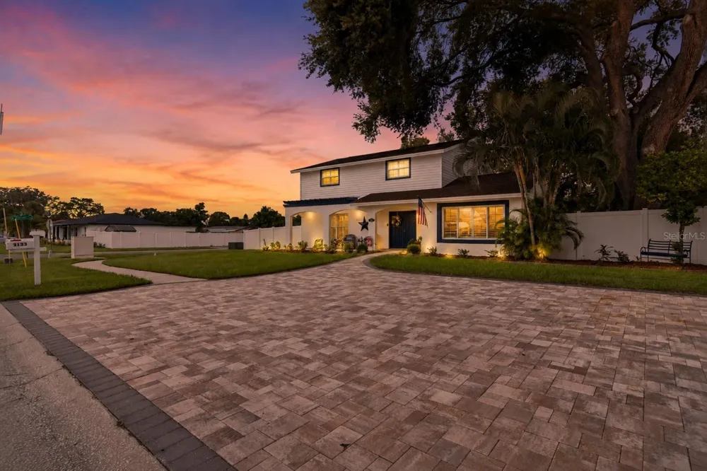 3133 W IDLEWILD AVENUE Tampa, FL 33614