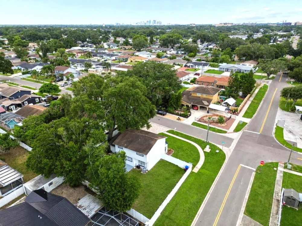 3133 W IDLEWILD AVENUE Tampa, FL 33614