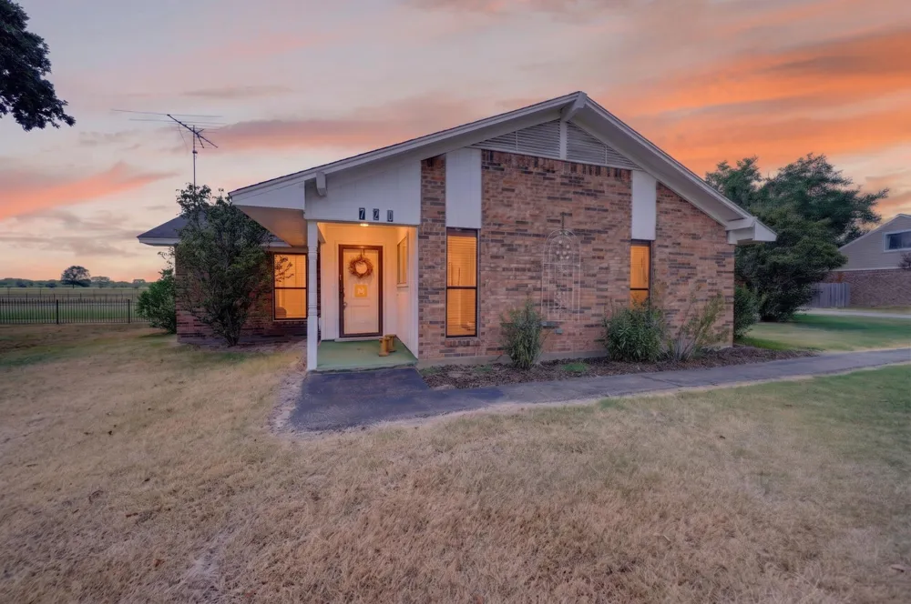720 S Houston Street Edgewood, TX 75117