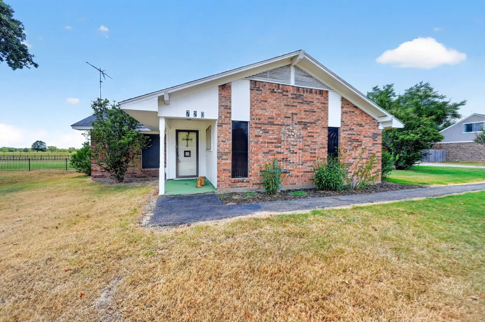 720 S Houston Street Edgewood, TX 75117