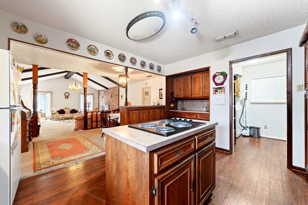 720 S Houston Street Edgewood, TX 75117