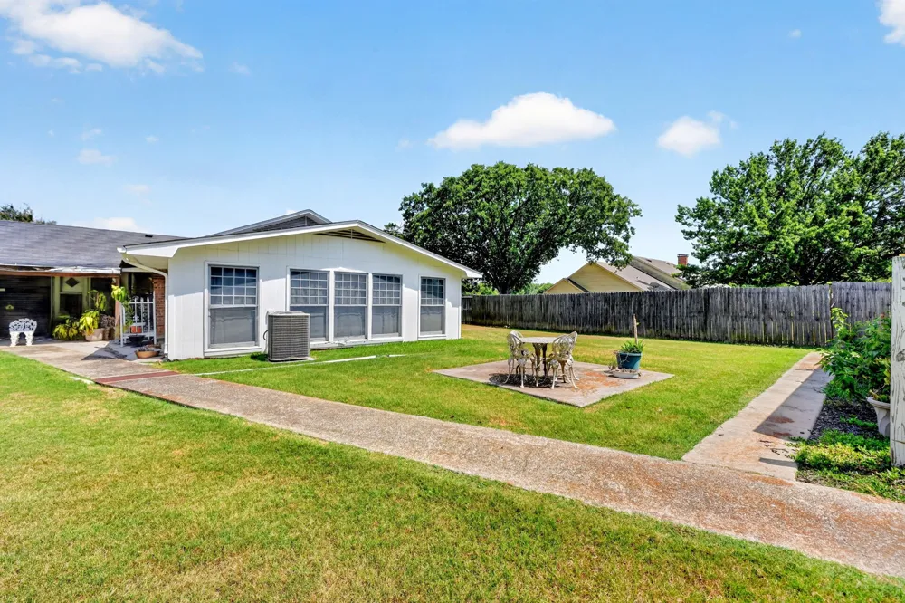 720 S Houston Street Edgewood, TX 75117