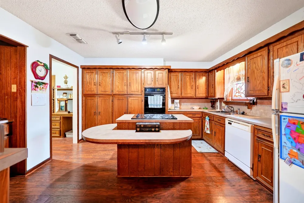 720 S Houston Street Edgewood, TX 75117