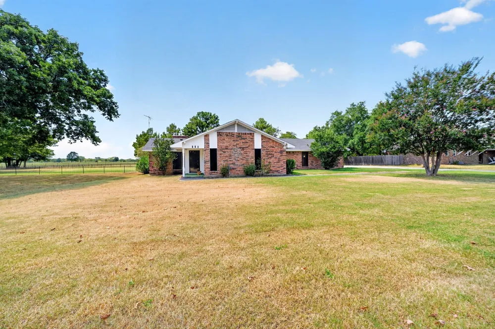 720 S Houston Street Edgewood, TX 75117