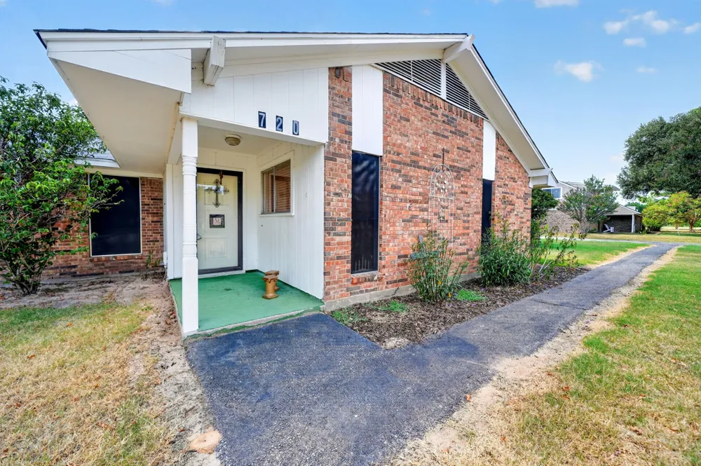 720 S Houston Street Edgewood, TX 75117