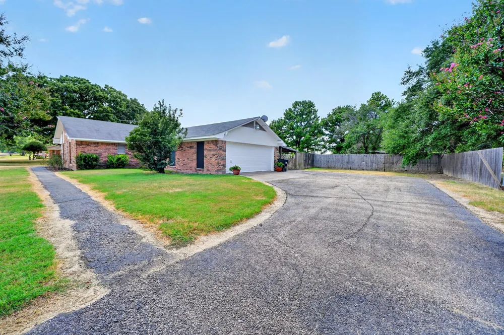 720 S Houston Street Edgewood, TX 75117