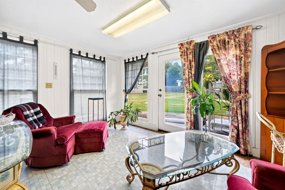 720 S Houston Street Edgewood, TX 75117