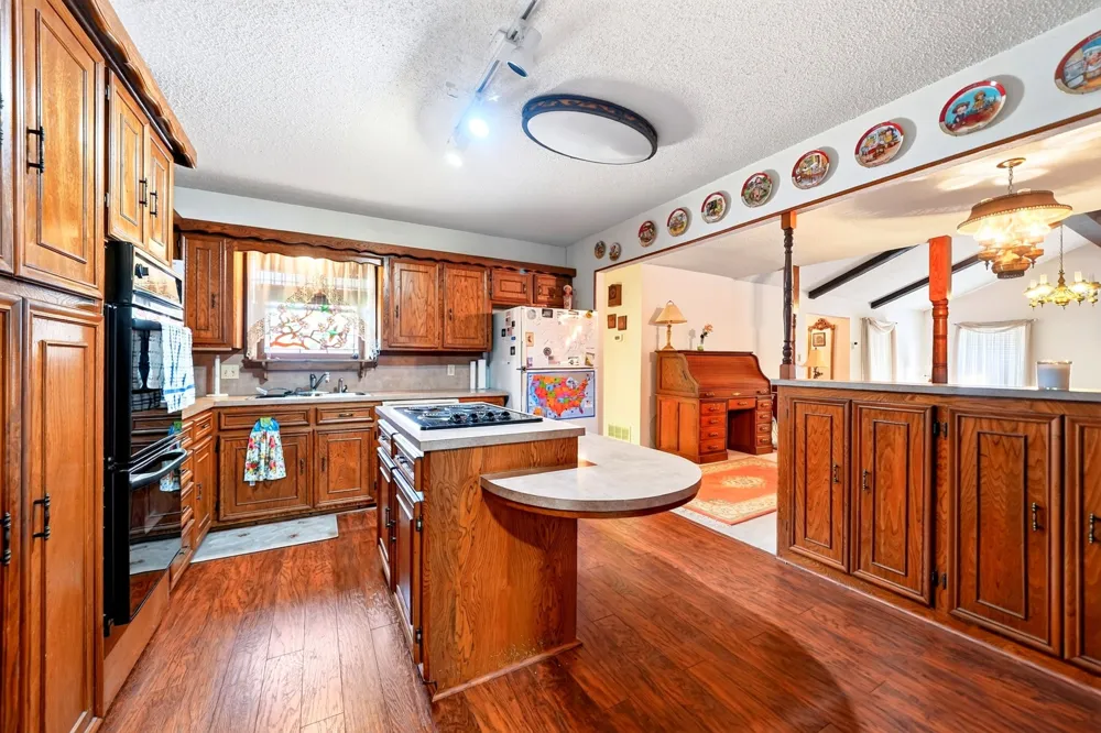 720 S Houston Street Edgewood, TX 75117