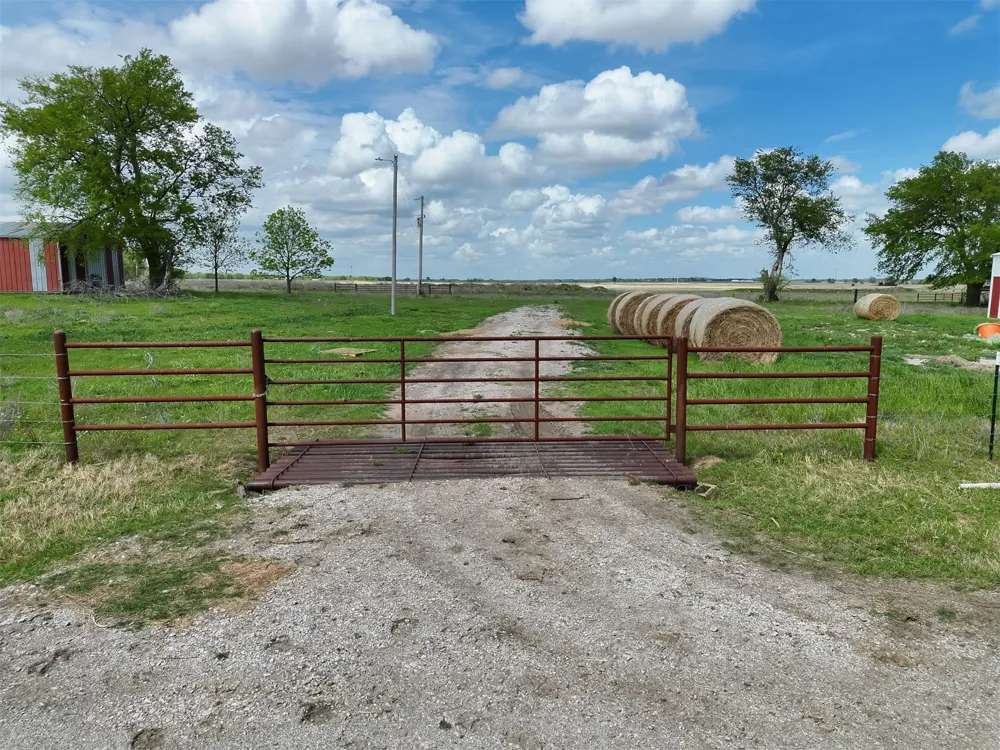100 S 194th Street W Council Hill, OK 74428