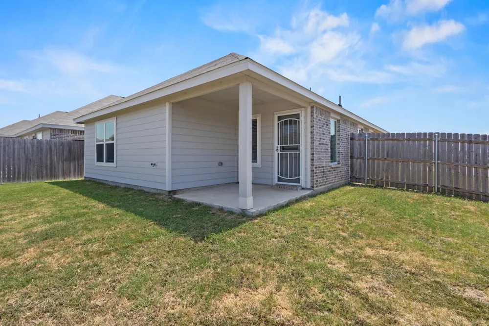 1600 Luke Street Ennis, TX 75119