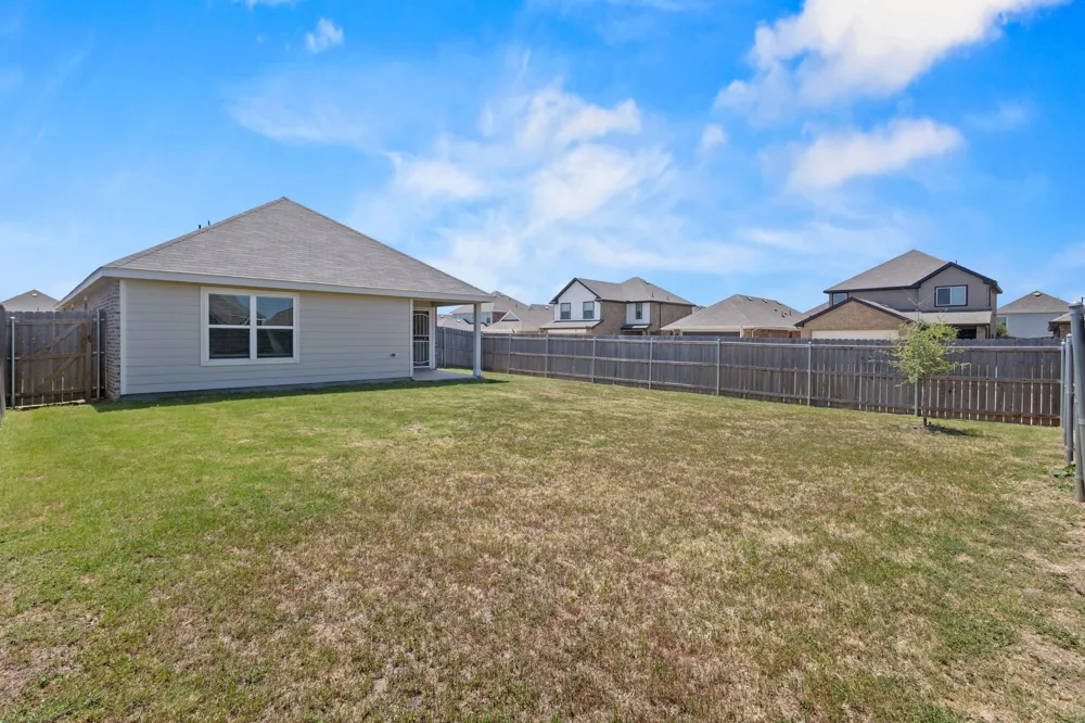 1600 Luke Street Ennis, TX 75119