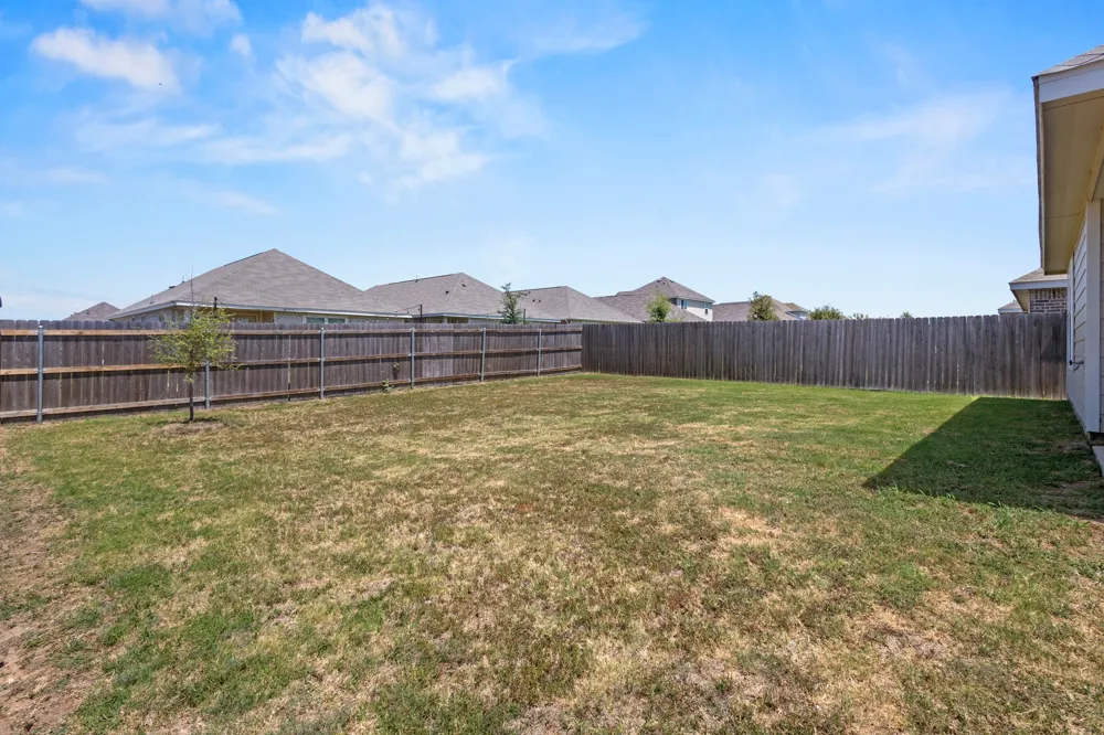 1600 Luke Street Ennis, TX 75119