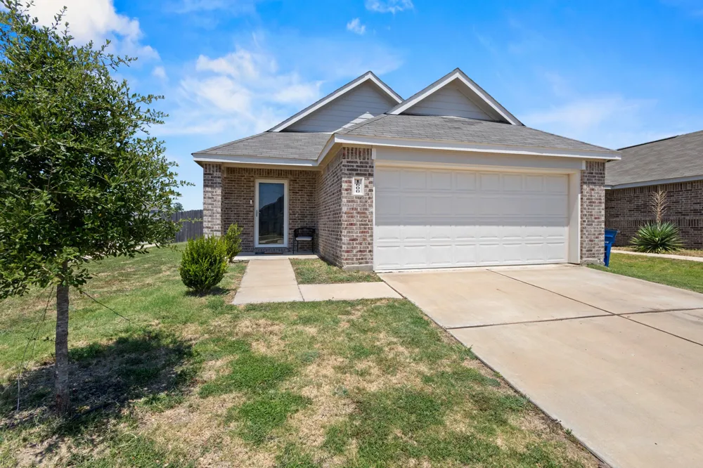 1600 Luke Street Ennis, TX 75119