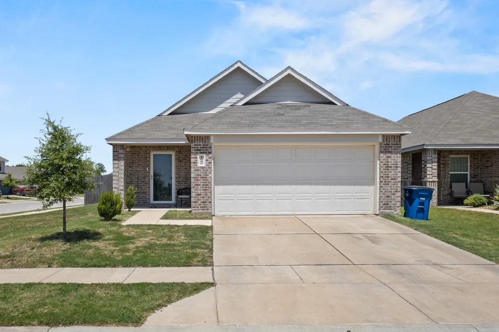 1600 Luke Street Ennis, TX 75119