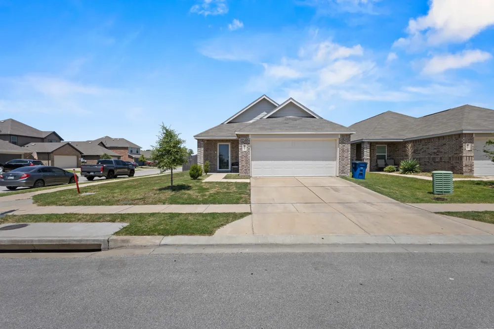 1600 Luke Street Ennis, TX 75119