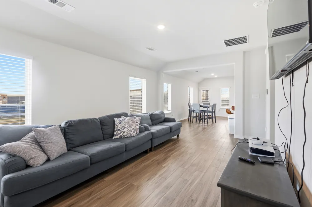 1600 Luke Street Ennis, TX 75119