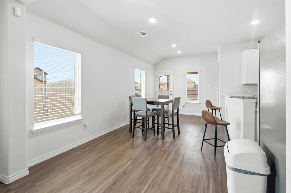 1600 Luke Street Ennis, TX 75119