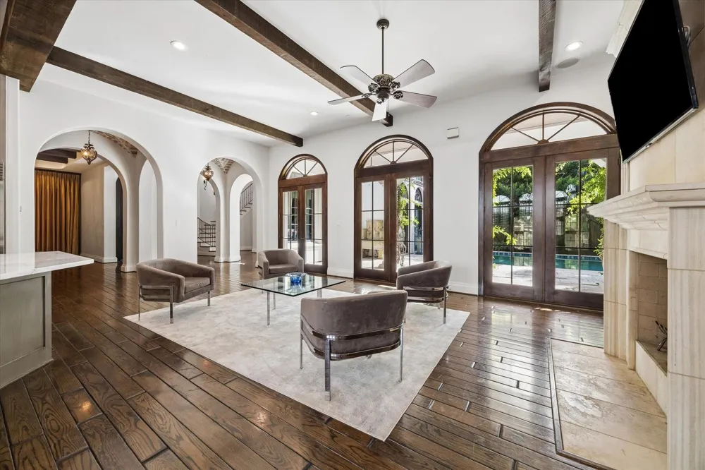 5556 Lynbrook Drive Houston, TX 77056